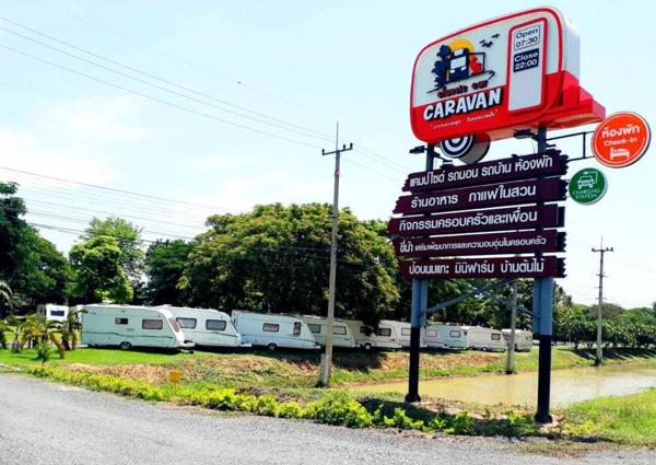写真にはBan Oi Noi (2)市にあるClassiccar Caravanが写っています。