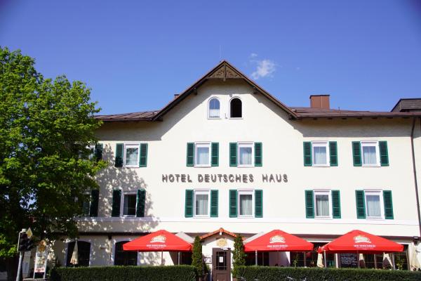 写真にはゾントホーフェン市にあるHotel Deutsches Haus Anno 1898が写っています。