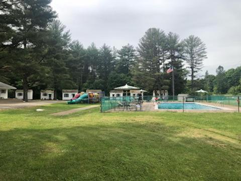 A la foto es mostra l'objecte Catskill Motor Court situat a la ciutat de Catskill.