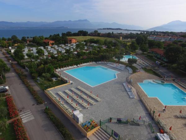 På billedet ses objektet The Garda Village beliggende i byen Sirmione.