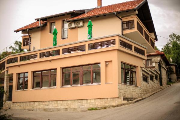 Na fotografii je vidět objekt Apartment Aisha and Fatih nacházející se ve městě Brus.