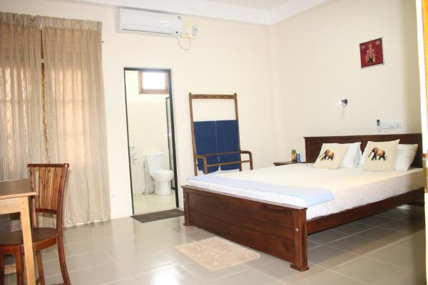 A la foto es mostra l'objecte Under Water Safaris and Resort situat a la ciutat de Trincomalee.