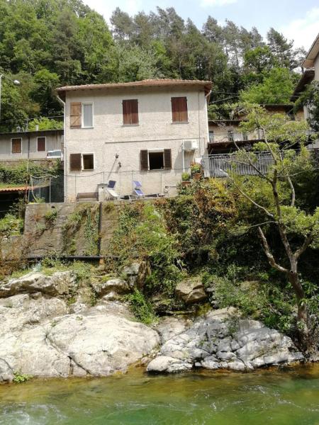 Na zdjęciu widoczny jest obiekt The River House położony w mieście Glori.