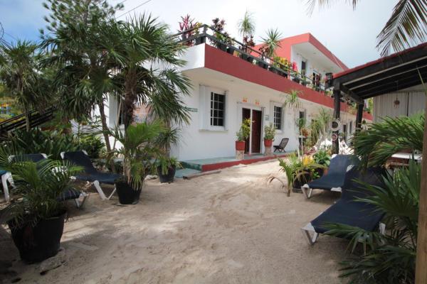 På billedet ses objektet Villas Roseliz beliggende i byen Punta Allen.