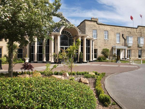 Nella foto è visibile l'oggetto Mercure York Fairfield Manor Hotel situato nella città di Nether Poppleton.
