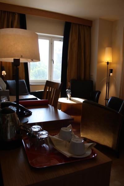 Na zdjęciu widoczny jest obiekt Sankt Olof Hotell & Krog położony w mieście Öje.