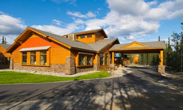 Na fotografii je vidět objekt Denali Park Village nacházející se ve městě McKinley Park.