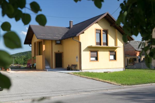 На фото показан объект Apartman Lori, расположенный в городе Оточац.