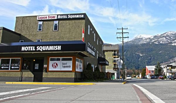 Na zdjęciu widoczny jest obiekt Hotel Squamish położony w mieście Squamish.