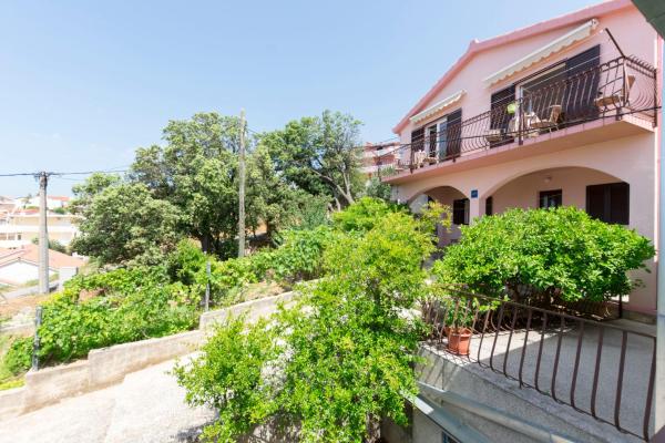 Auf dem Foto ist das Objekt Apartments Jozo in der Stadt Stanići zu sehen.