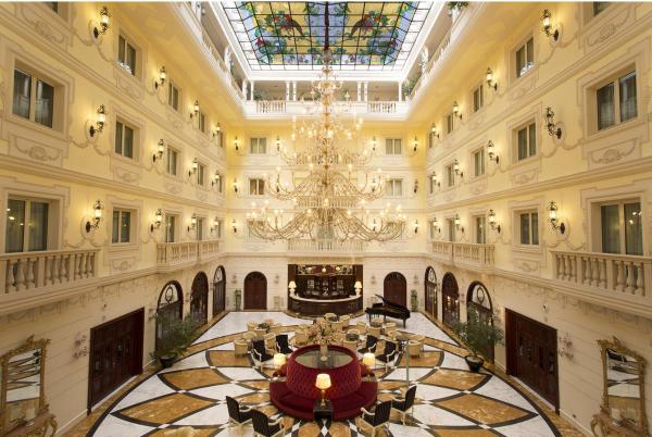 A la foto es mostra l'objecte Grand Hotel Vanvitelli situat a la ciutat de Caserta.
