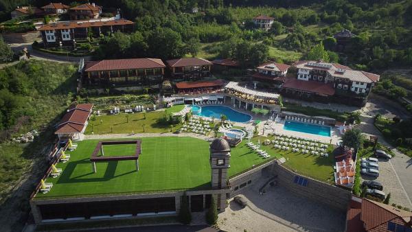 Auf dem Foto ist das Objekt Glavatarski Han in der Stadt Brosh zu sehen.