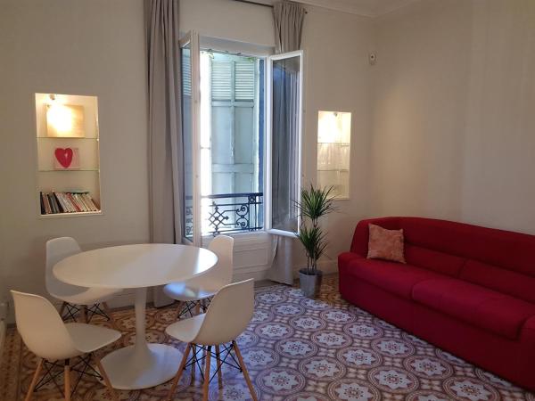 Vintage Vieux-Port Apartment, Marseille