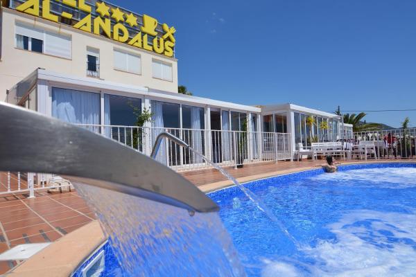 Na fotografii je vidět objekt Hotel Al-Andalus nacházející se ve městě Nerja.