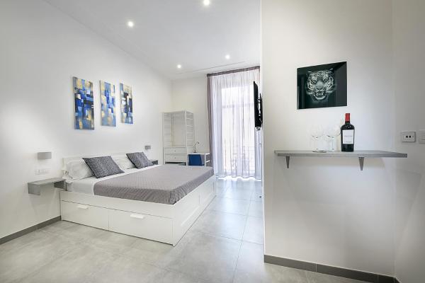Na foto é possível ver o objeto President Suites localizado na cidade de Naples.
