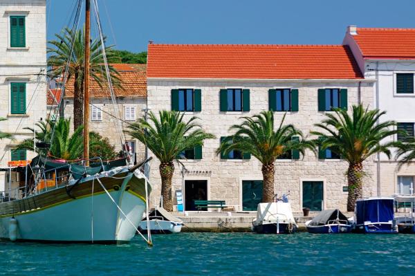 På billedet ses objektet Boutique rooms Kastel Ismaeli beliggende i byen Vela Luka.