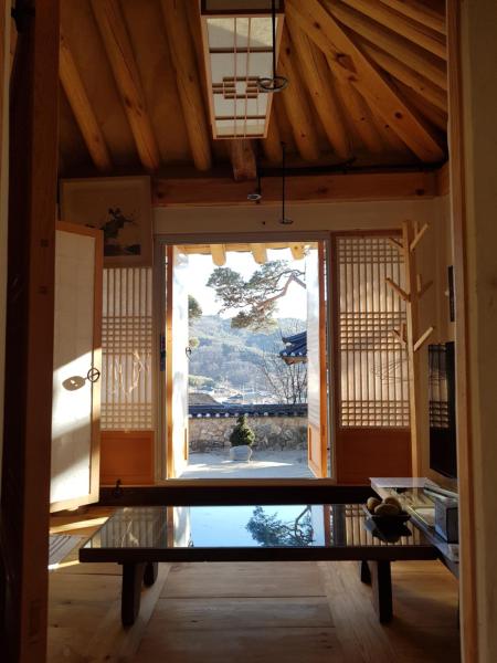 A la foto es mostra l'objecte Jukheon Traditional House situat a la ciutat de Andong.