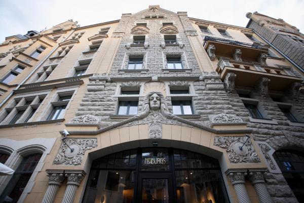 Op de foto is het object Neiburgs Hotel te zien, gelegen in de stad Rīga.