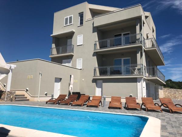 A la foto es mostra l'objecte Apartments Carpe Diem situat a la ciutat de Primošten.
