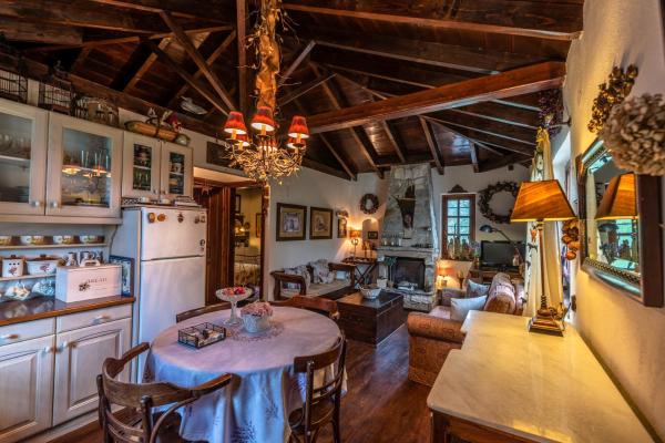 A la foto es mostra l'objecte Villa Evdora situat a la ciutat de Alyki.