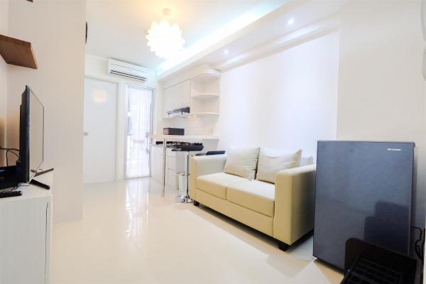 A la foto es mostra l'objecte New & Clean 2BR Bassura City Apartment By Travelio situat a la ciutat de Jakarta.