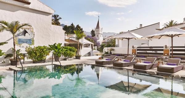 写真にはマルベーリャ市にあるNobu Hotel Marbellaが写っています。