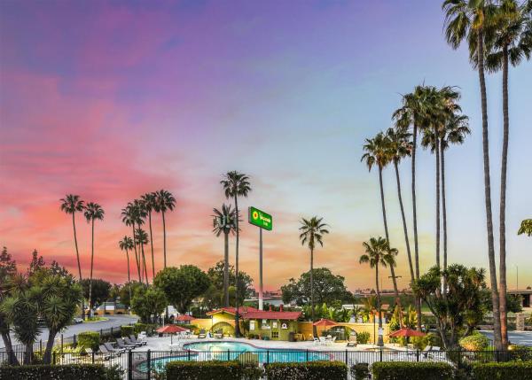A la foto es mostra l'objecte Vagabond Inn Costa Mesa situat a la ciutat de Costa Mesa.