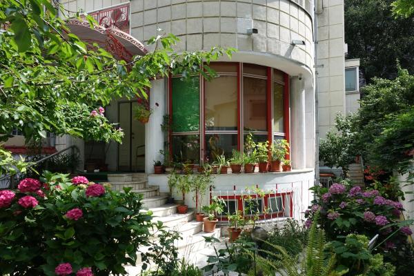 A la foto es mostra l'objecte Vila A&B situat a la ciutat de Bucarest.