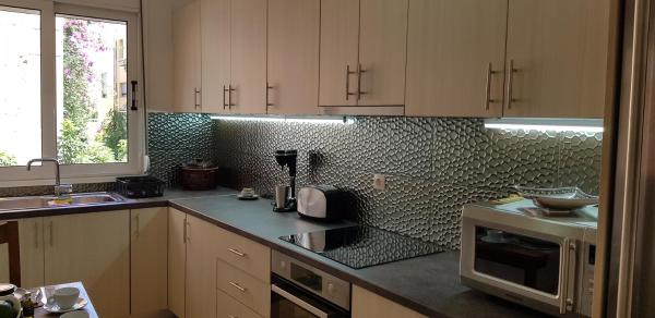 A la foto es mostra l'objecte Spacious Apartment in the Historical Center of Athens situat a la ciutat de Atenes.
