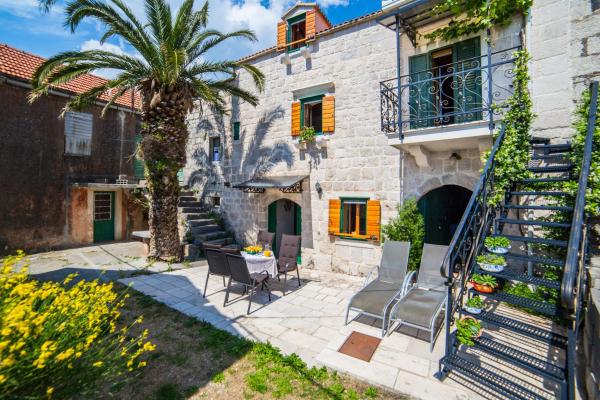 A la foto es mostra l'objecte Small house Pivcevi situat a la ciutat de Podgora.