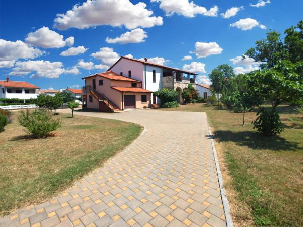Apartments Adelmo 1189 - Medulin