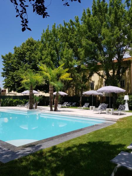 Auf dem Foto ist das Objekt Hotel Hambros - Il Parco in Villa Banchieri in der Stadt Lucca zu sehen.