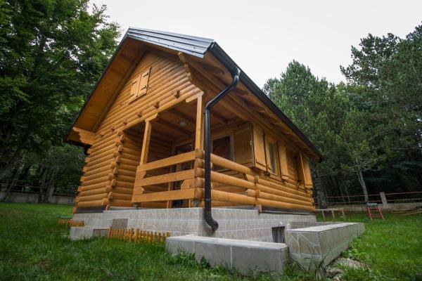 Op de foto is het object Cabin House Hidden Nest te zien, gelegen in de stad Ledenice.