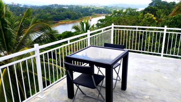 The photo shows the Mahaweli View Inn Kandy located in the city of Kandy.