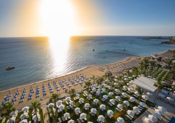 A la foto es mostra l'objecte Constantinos the Great Beach Hotel situat a la ciutat de Protaras.