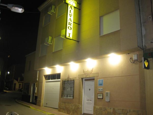 A la foto es mostra l'objecte Hostal Alvaro I situat a la ciutat de Alborea.