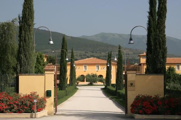 A la foto es mostra l'objecte Delfina Palace Hotel situat a la ciutat de Foligno.