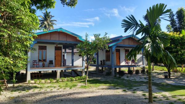 写真にはLagudri市にあるNew Raya - Nias Beach Bungalowsが写っています。