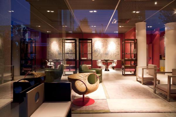 写真にはミラノ市にあるZambala Luxury Apartmentsが写っています。