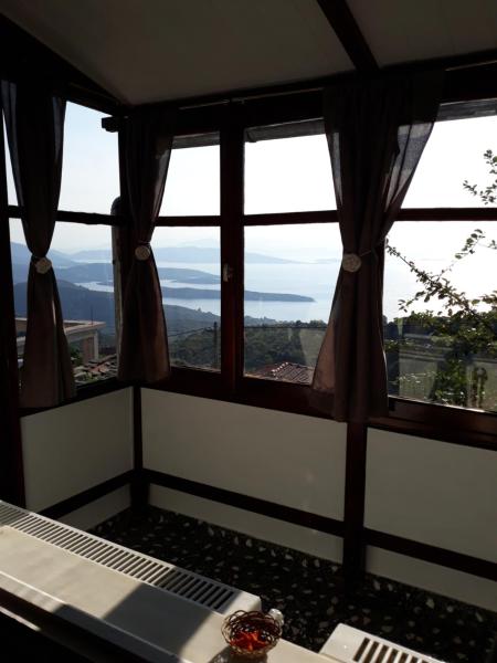 A la foto es mostra l'objecte Atrium - Lafkos situat a la ciutat de Lafkos.