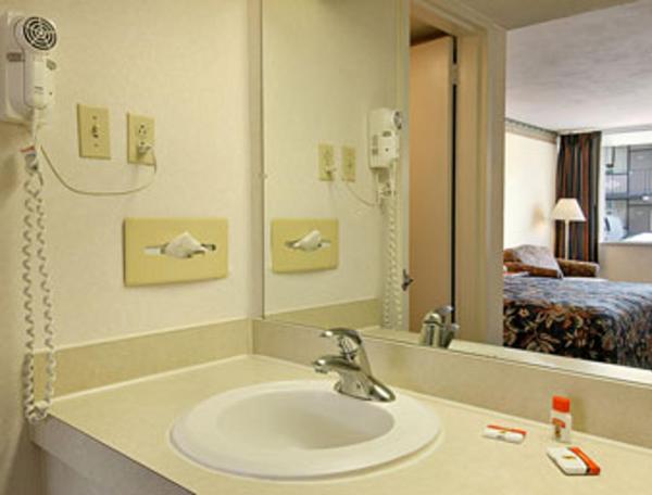 Kuva 6: Super 8 by Wyndham Camp Springs/Andrews AFB DC Area