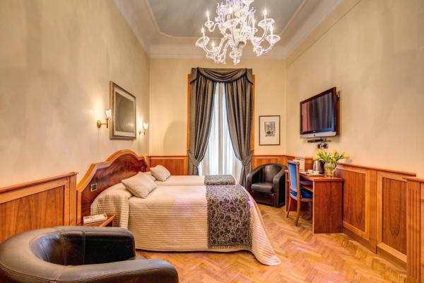 Na fotografii je vidět objekt Relais Conte Di Cavour De Luxe nacházející se ve městě Řím.