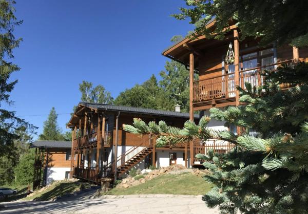 En la foto se muestra el objeto Apartmány Planina Predná Hora ubicado en la ciudad de Muránska Huta.