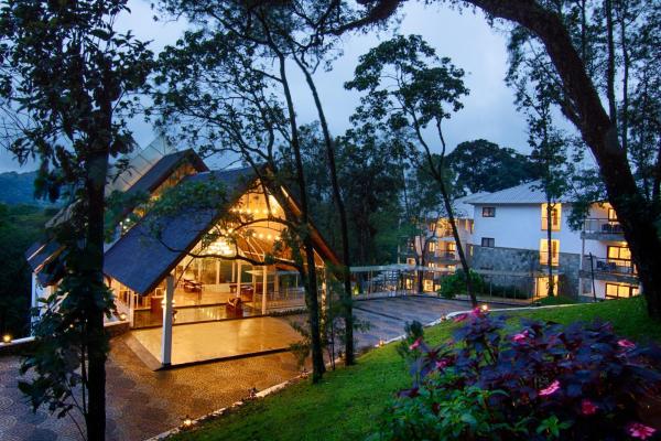 Na zdjęciu widoczny jest obiekt Elixir Hills Suites Resort and Spa położony w mieście Munnar.