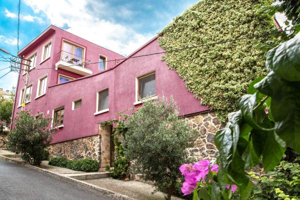 A la foto es mostra l'objecte L'isola Guesthouse situat a la ciutat de Heybeliada.