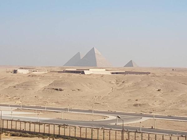 A la foto es mostra l'objecte Luxury Pyramids Inn + Tours and Transportations situat a la ciutat de El Caire.