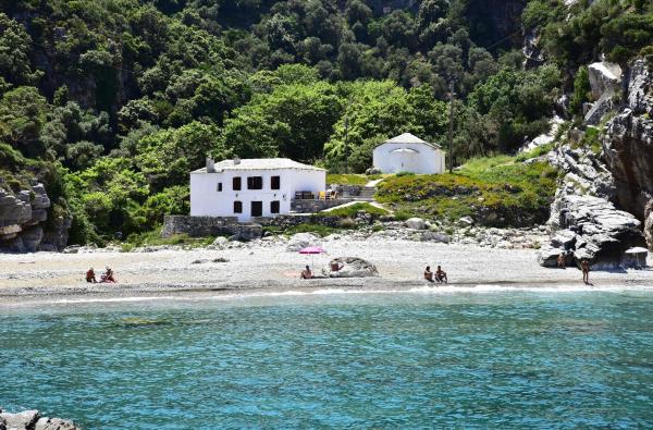 写真にはミロポタモス市にあるMylopotamos Beach Houseが写っています。