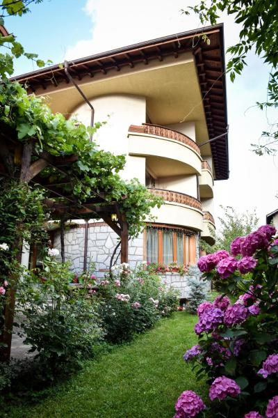 A la foto es mostra l'objecte Lina Hotel situat a la ciutat de Bansko.