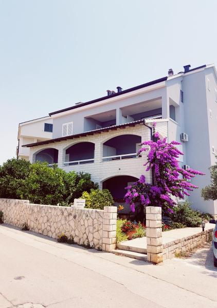 A la foto es mostra l'objecte APARTMENTS LUMA 1 situat a la ciutat de Hvar.