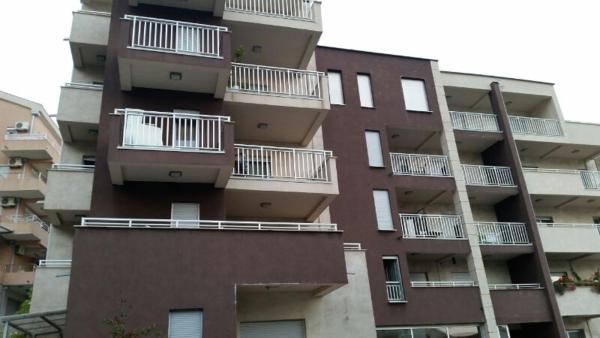 A la foto es mostra l'objecte Dvosoban stan, Babin Do, Budva sa garazom situat a la ciutat de Budva.